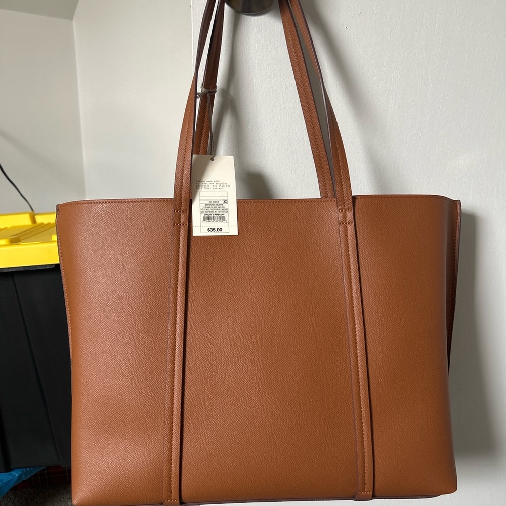🤎✨ CLASSIC CARAMEL TOTE BAG ✨🤎
Chic • Spacious • Everyday Must-Have